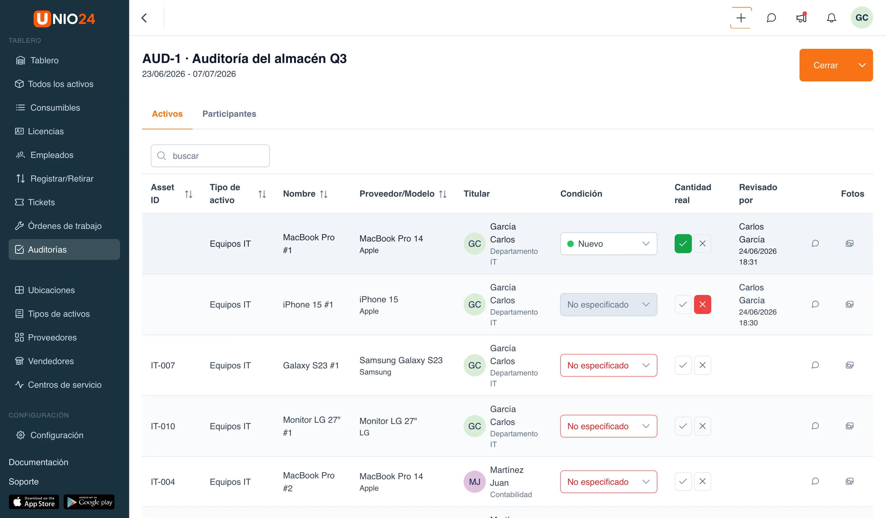 Auditoría abierta con la lista de activos: un activo marcado como presente (botón verde con marca de verificación), otro como ausente (botón rojo con cruz), con la columna «Condición» y la columna «Revisado por» visibles