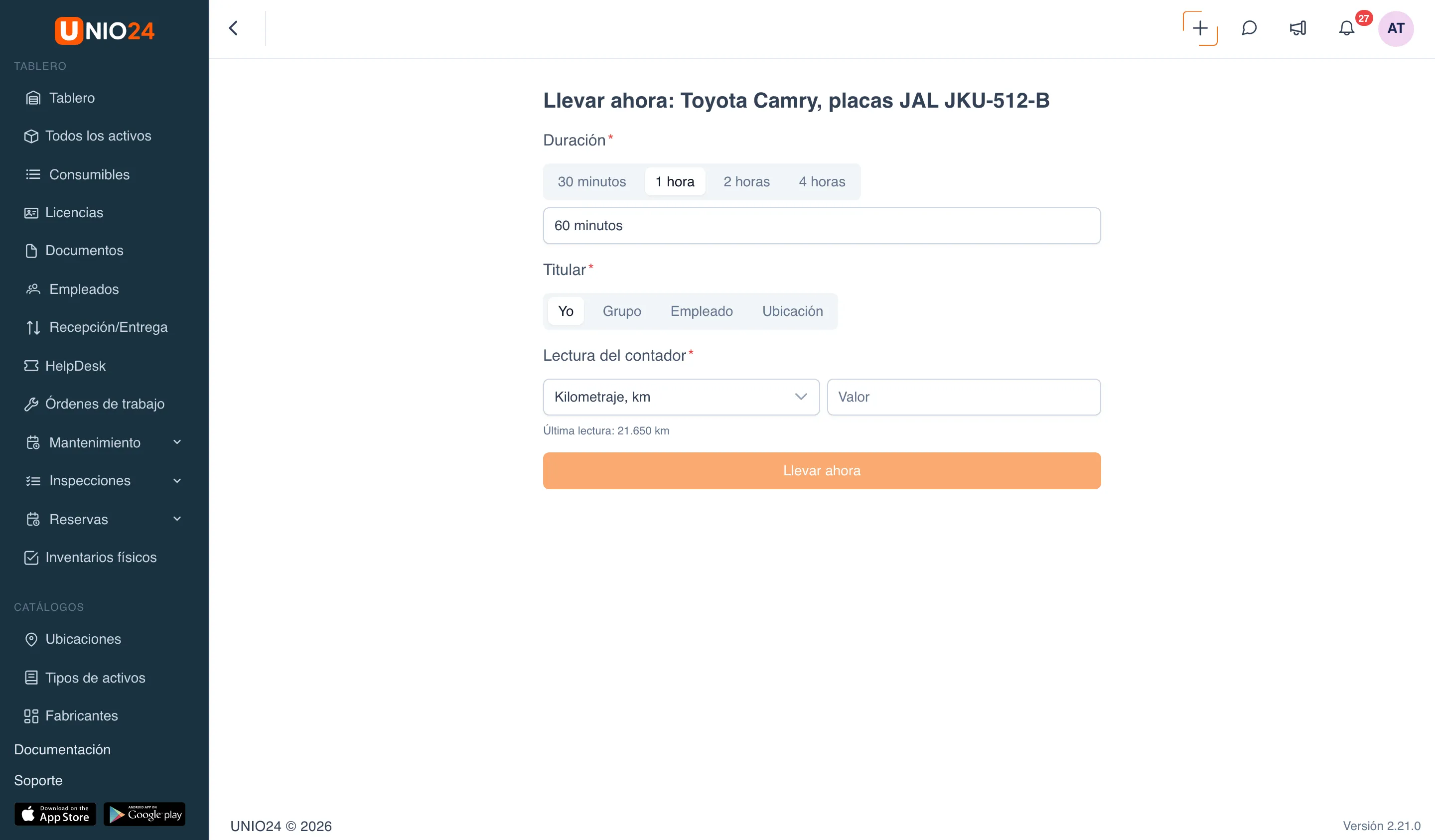 Página «Llevar ahora: Toyota Camry, placas JAL JKU-512-B»: opciones de duración «30 minutos», «1 hora», «2 horas» y «4 horas», campo de duración, selector «Titular», campo «Lectura del contador» con el contador «Kilometraje, km» y el aviso con la última lectura, y el botón «Llevar ahora»