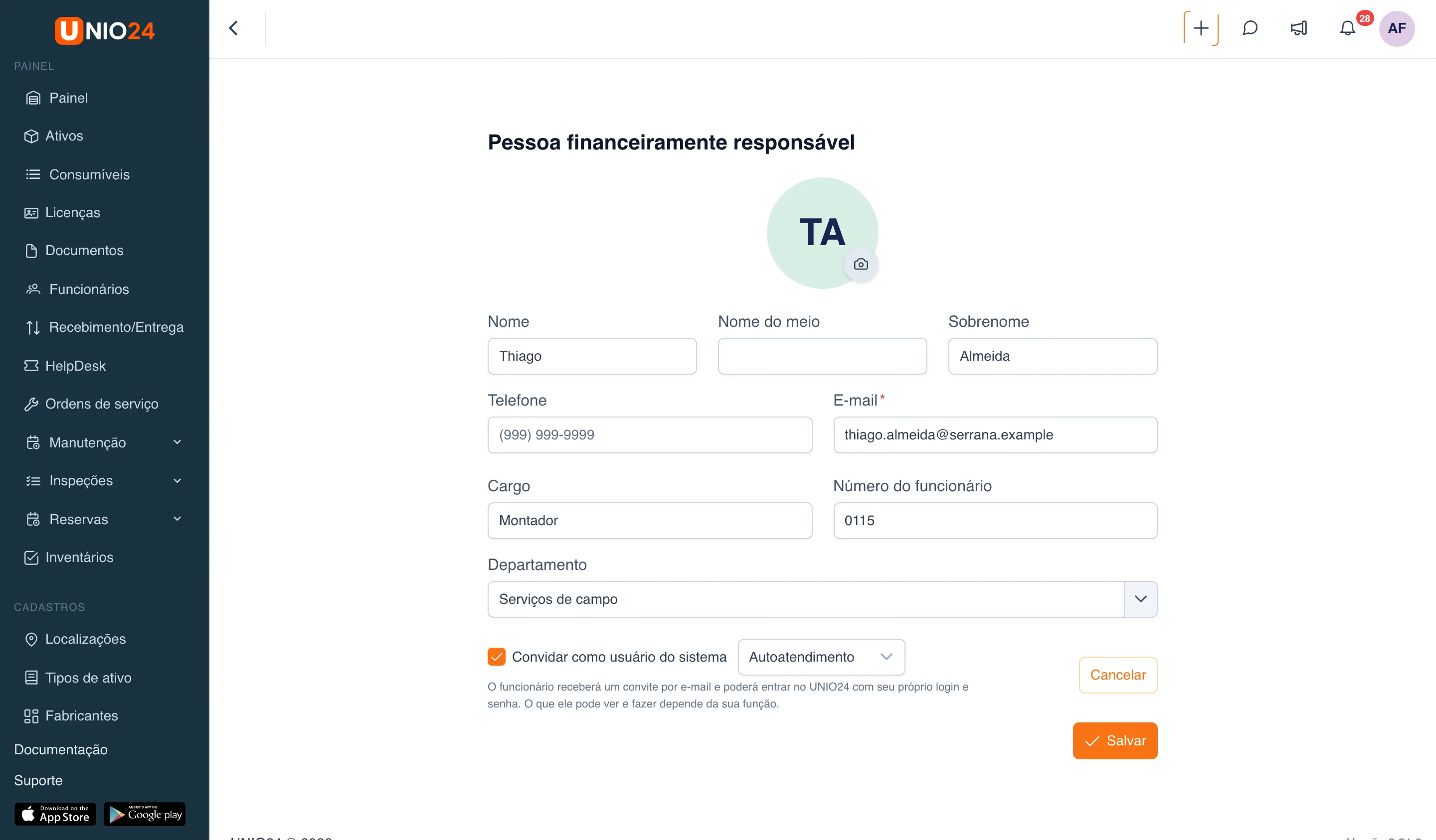 Formulário “Pessoa financeiramente responsável”: preenchidos “Nome” Thiago, “Sobrenome” Almeida, “E-mail”, “Cargo” Montador e “Departamento” Serviços de campo; marcada a caixa “Convidar como usuário do sistema”, com a função “Autoatendimento” ao lado e, abaixo da caixa, a dica “O funcionário receberá um convite por e-mail e poderá entrar no UNIO24 com seu próprio login e senha. O que ele pode ver e fazer depende da sua função.”
