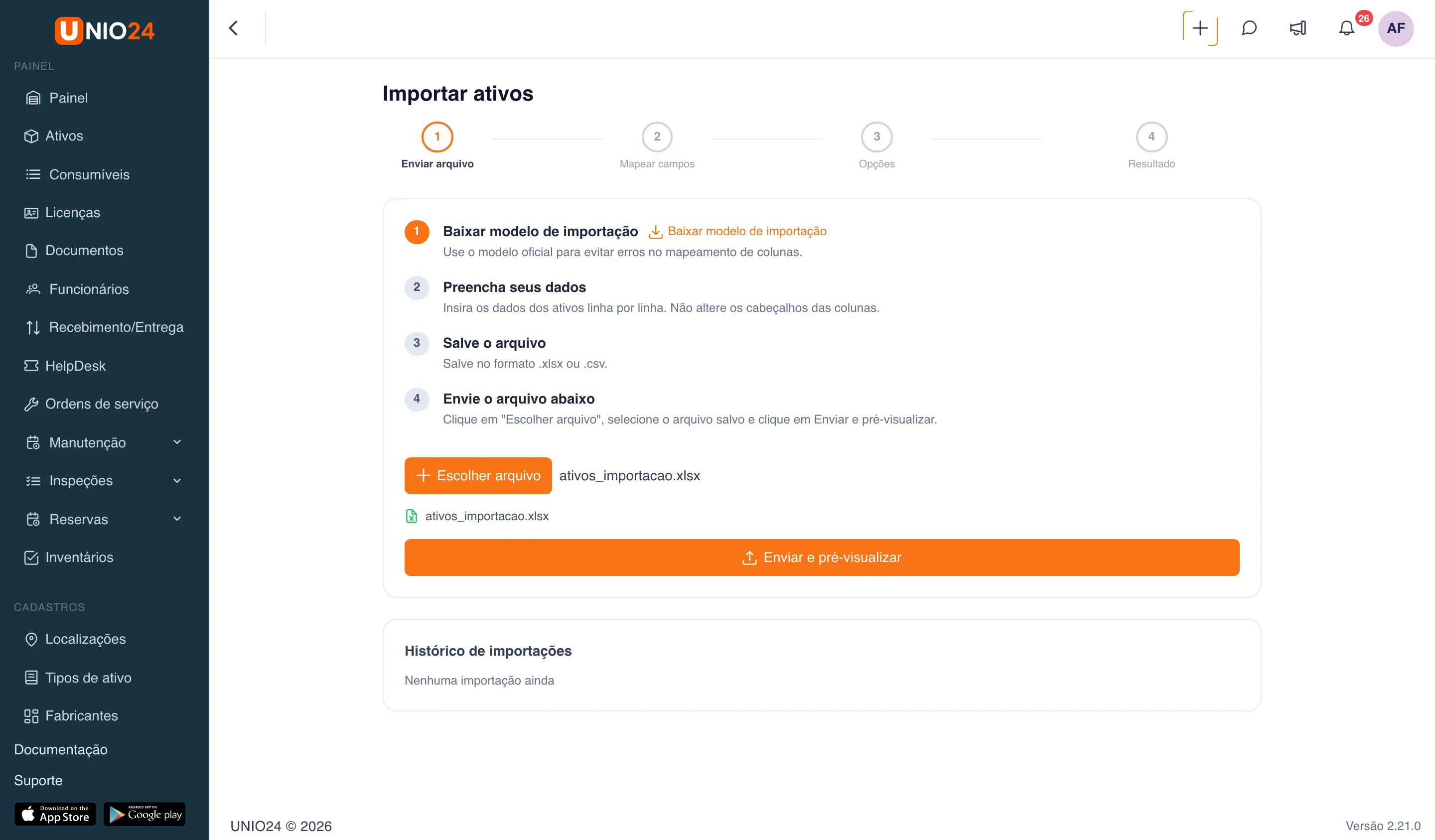 Assistente de importação de ativos, etapa “Enviar arquivo”: indicador de quatro etapas, instruções com o link “Baixar modelo de importação”, botão “Escolher arquivo” com o nome do arquivo escolhido e botão “Enviar e pré-visualizar”