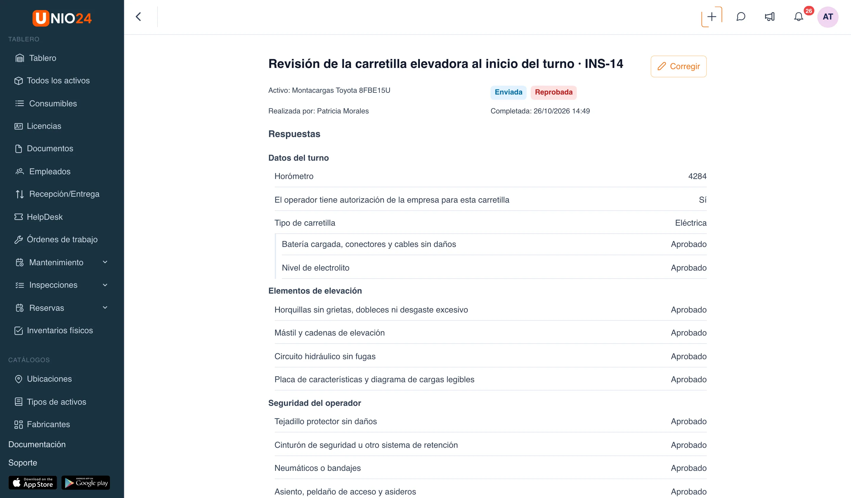 Ficha de la inspección enviada «Revisión de la carretilla elevadora al inicio del turno · INS-14»: las líneas «Activo», «Realizada por» y «Completada», las insignias «Enviada» y «Reprobada», el botón «Corregir» y la sección «Respuestas» con la respuesta a cada punto
