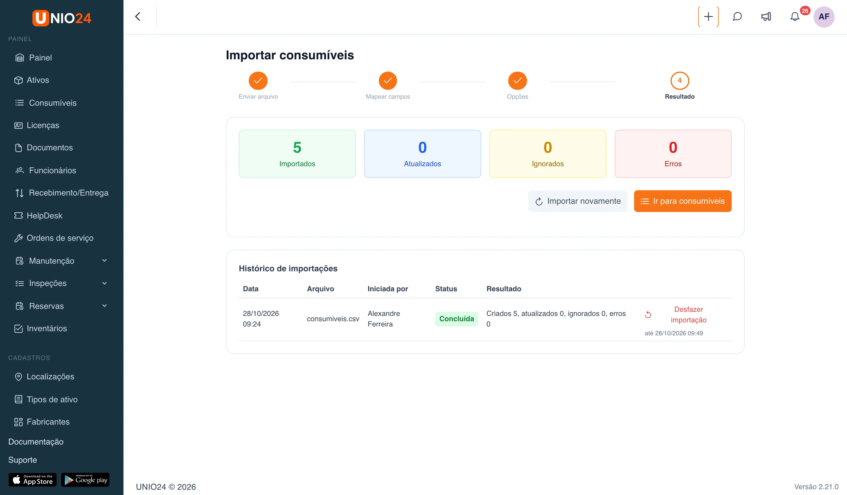 Bloco “Histórico de importações” abaixo do assistente de consumíveis: colunas “Data”, “Arquivo”, “Iniciada por”, “Status” e “Resultado”; uma carga com o status “Concluída”, o resultado “Criados 5, atualizados 0, ignorados 0, erros 0” e o botão “Desfazer importação” com a legenda “até …”