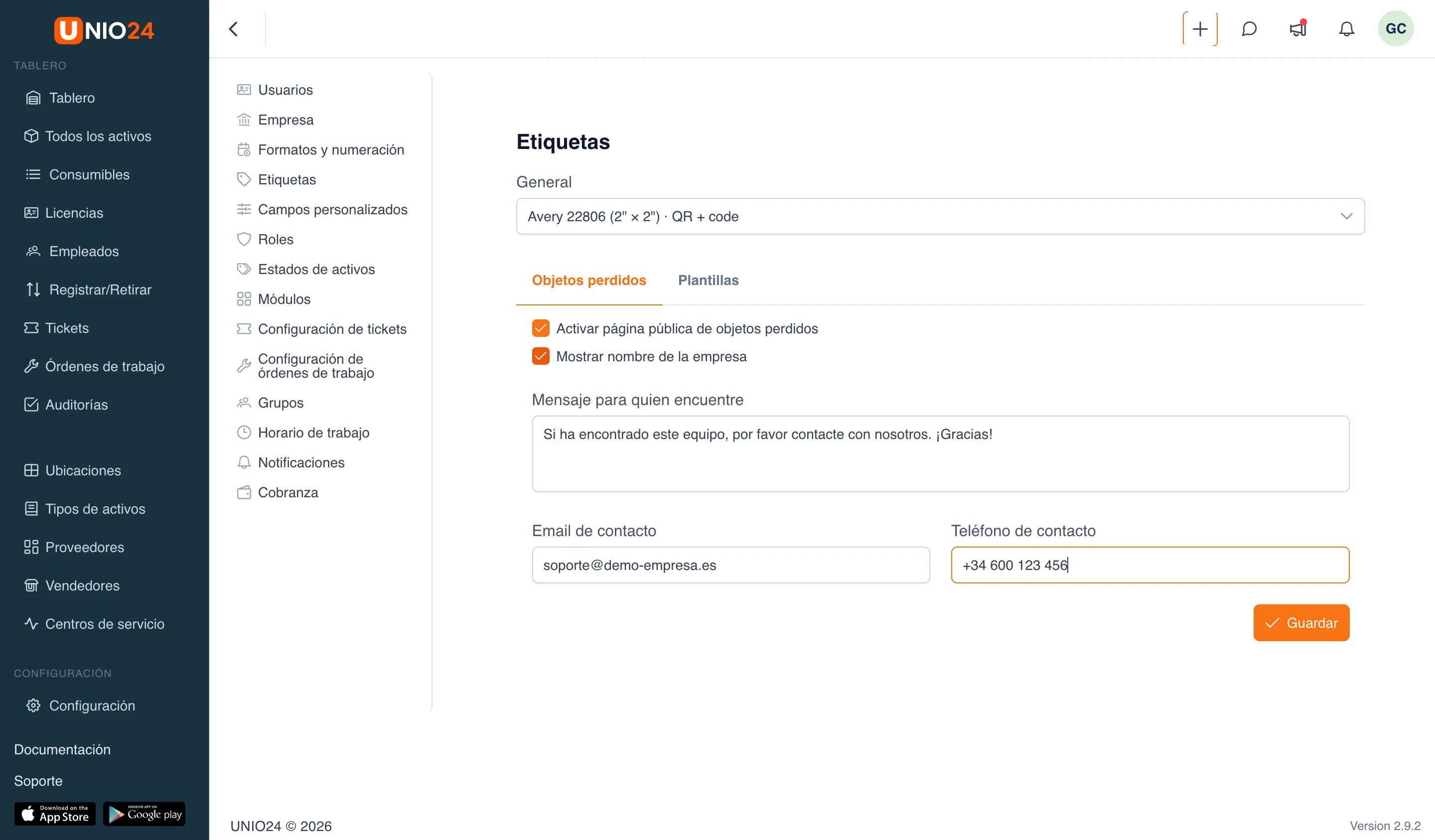 Pestaña «Objetos perdidos» en la configuración de etiquetas: activadas «Activar página pública de objetos perdidos» y «Mostrar nombre de la empresa», completados «Mensaje para quien encuentre», «Email de contacto» y «Teléfono de contacto»