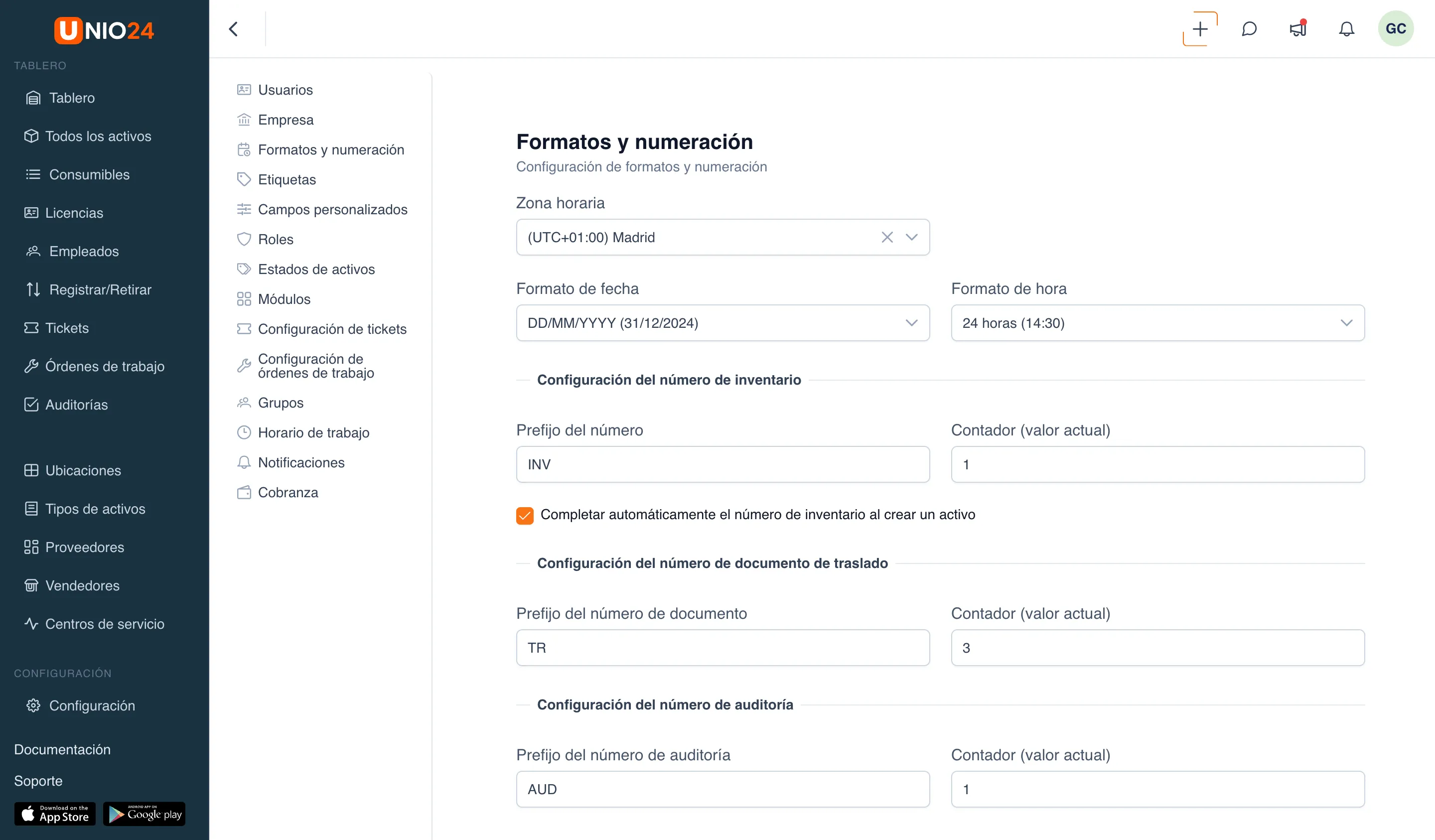 la página «Formatos y numeración»: la zona horaria, el formato de fecha y hora, y más abajo los bloques «Configuración del número de inventario», «Configuración del número de documento de traslado», «Configuración del número de auditoría» y «Configuración del número de artículo de inventario» con los campos de prefijo, contador y casillas de autocompletado