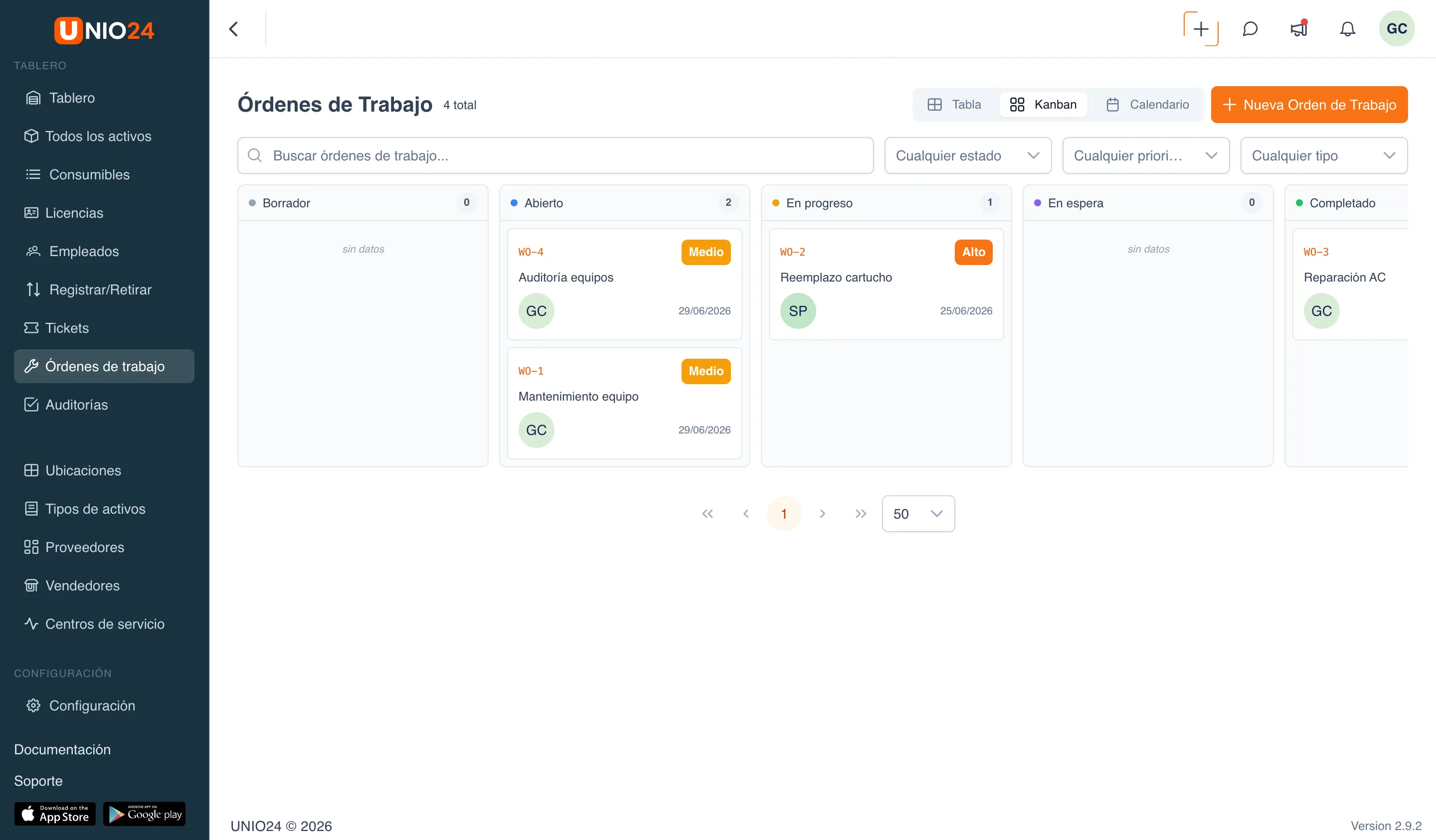 vista «Kanban» en la página «Órdenes de trabajo»: columnas por estado «Borrador», «Abierto», «En progreso», «En espera» y «Completado» con el número de órdenes de trabajo en cada una y tarjetas de órdenes de trabajo (número, asunto, prioridad, responsable, fecha límite)
